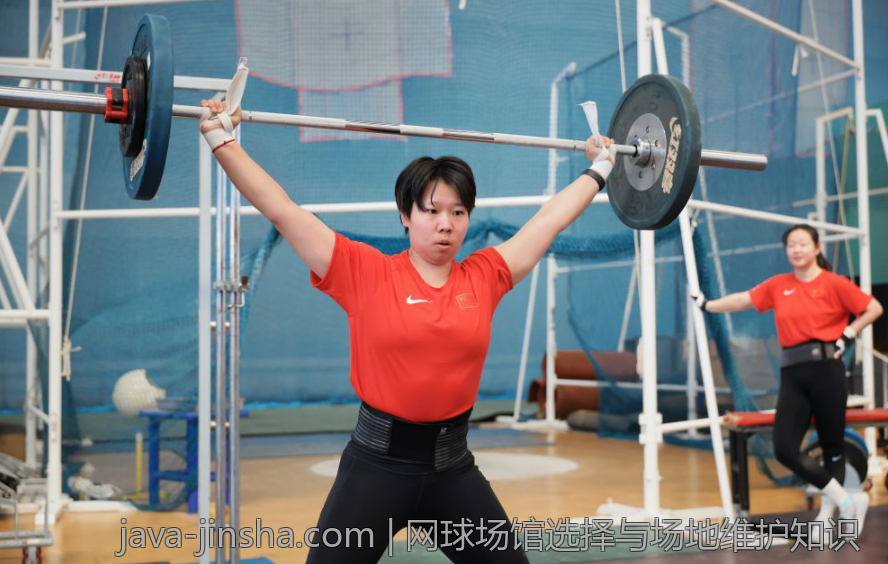 网球场馆选择与场地维护知识
